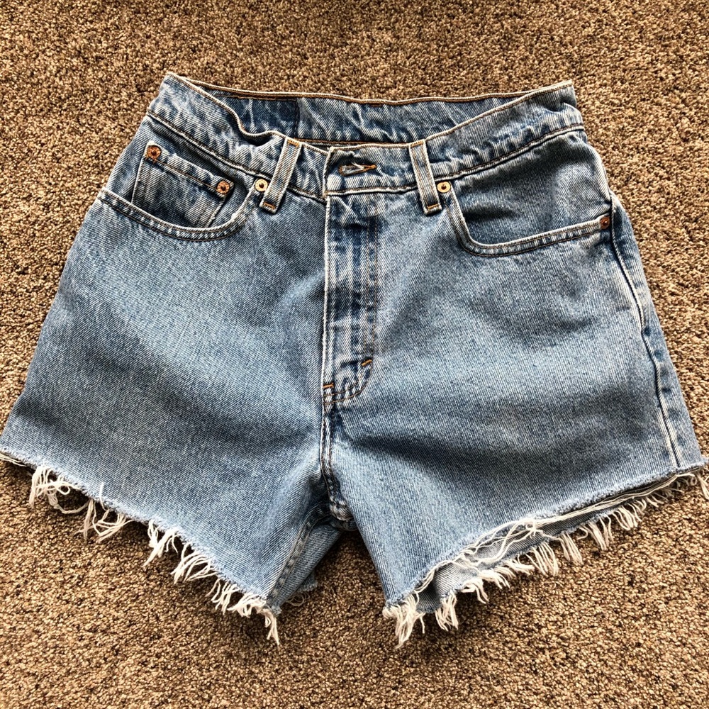 Levi cut off shorts